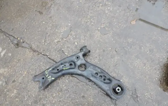 Volkswagen Golf VII Front control arm