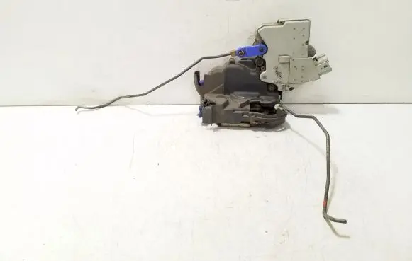 Nissan X-Trail T30 Front door lock 805523Y510