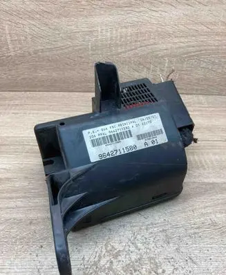 Peugeot 206 Fuse module 9642711580 A01