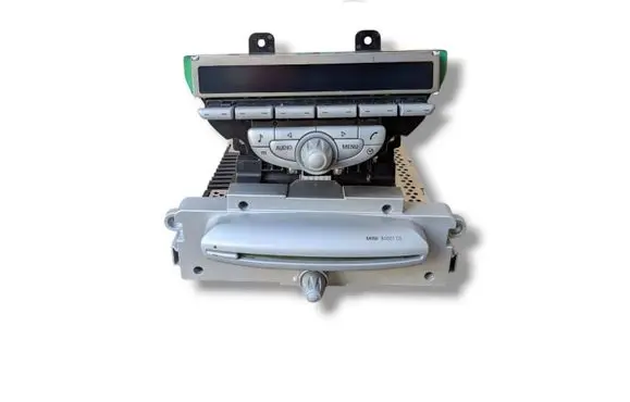 Radio/CD/DVD/GPS head unit