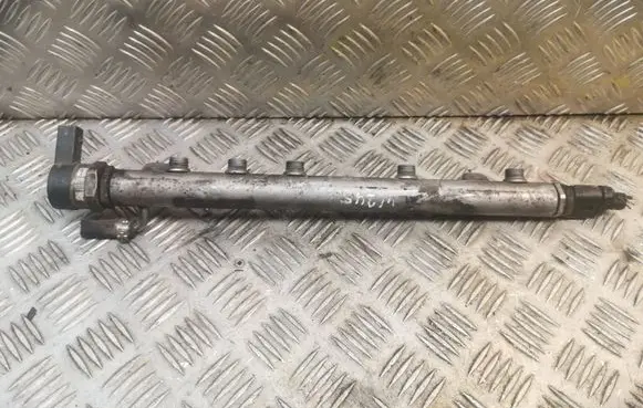 Mercedes-Benz B W245 Fuel main line pipe 6400702095 A6400702095