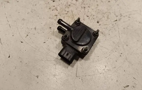 Nissan Navara D40 Exhaust pressure sensor 1049901330