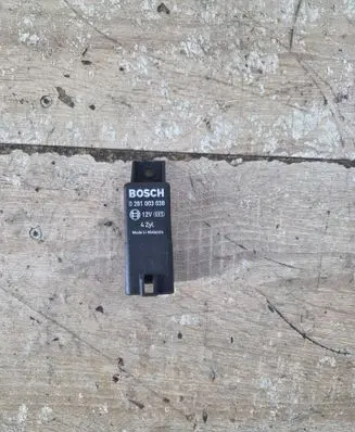 Volkswagen Golf Plus Glow plug pre-heat relay 0281003038