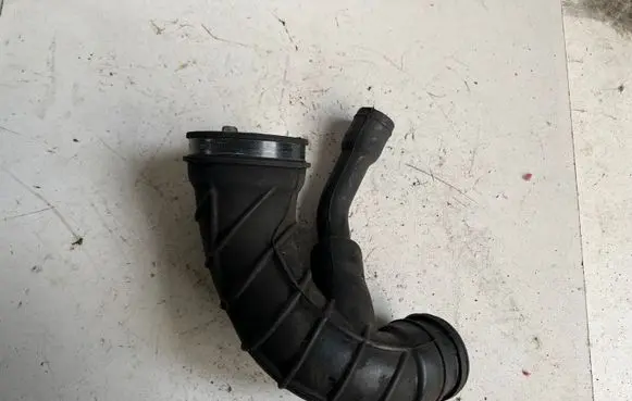 Ford Fusion Air intake hose/pipe