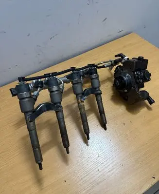 Opel Astra J Fuel injection system set 0445110618