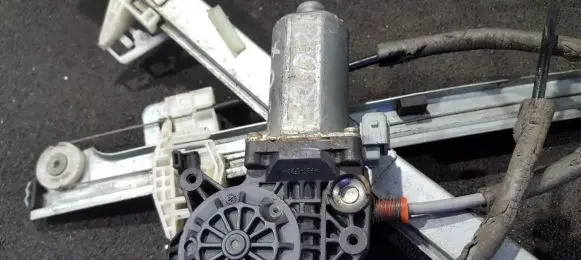 Peugeot 206 Front door window regulator motor