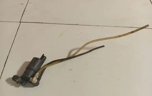 Renault Megane II Windscreen/windshield washer pump 8200031805