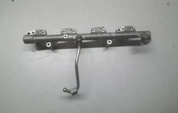 BMW 5 G30 G31 Fuel main line pipe 7639979