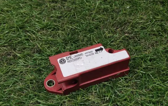 Volkswagen Golf IV Airbag deployment crash/impact sensor 1J0909606D