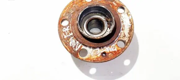 Rear wheel hub