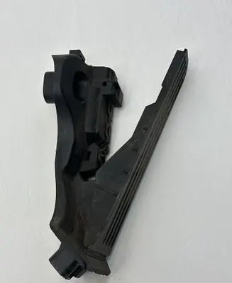 Accelerator throttle pedal