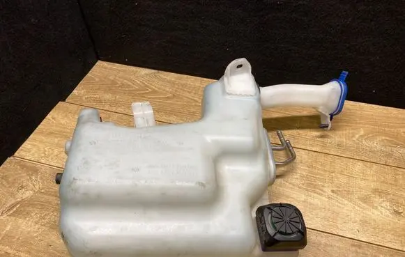 Mercedes-Benz SL R231 Windshield washer fluid reservoir/tank A2318600560 A2318600460