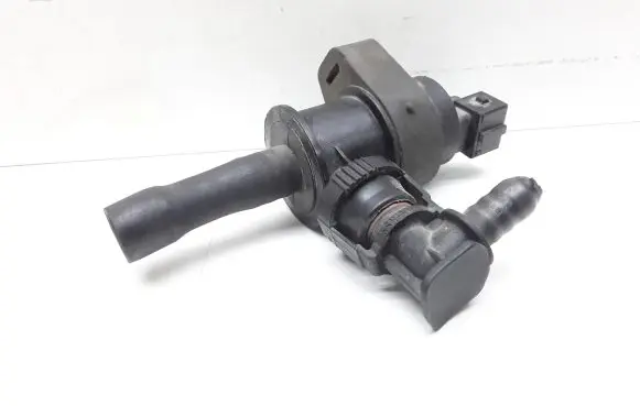 Volvo V70 Valve vacuum 8653909