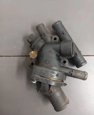 Renault Scenic II - Grand scenic II Thermostat/thermostat housing 7700866730 7700866731