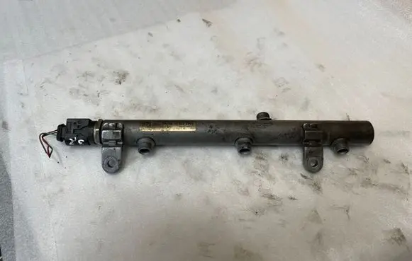 Mercedes-Benz E W211 Fuel main line pipe A6420702595