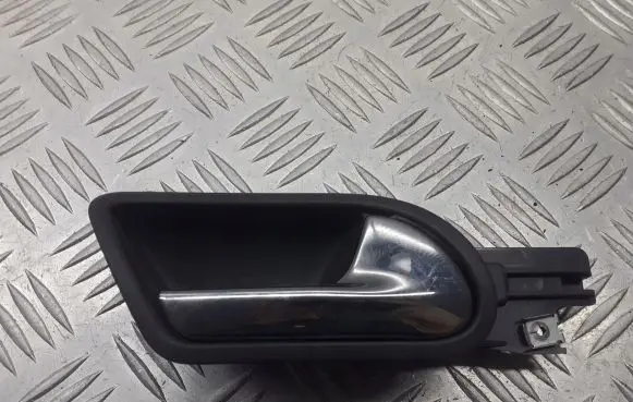 Volkswagen Golf IV Rear door handle trim 1K4839114