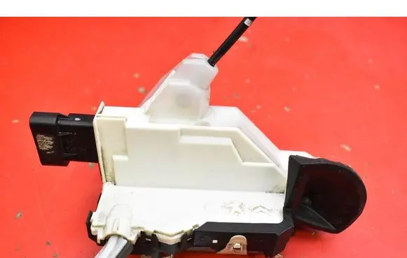 Peugeot 508 RXH Front door lock PSA851916