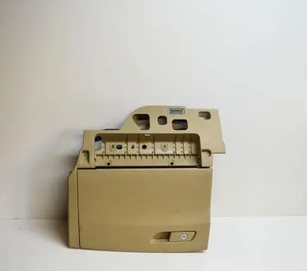 Glove box