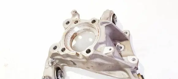 Rear wheel hub