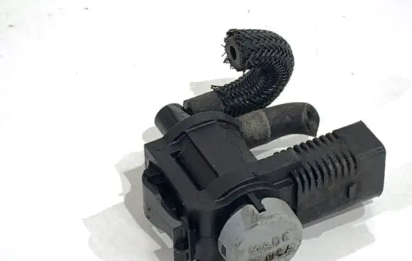 Audi Q8 Fuel pressure regulator 1K0906283A