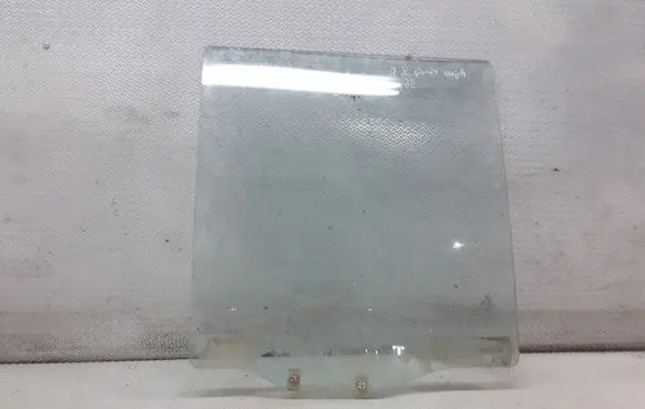 Mitsubishi Pajero Rear door window glass