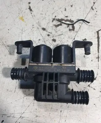 BMW 5 E60 E61 Coolant heater control valve 6931708 1147412181