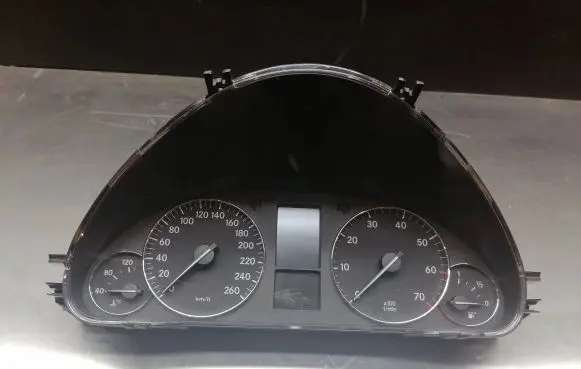 Mercedes-Benz C W203 Speedometer (instrument cluster) A2035400348