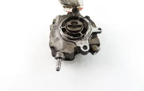 Volkswagen Touareg I Vacuum pump 07Z127025D