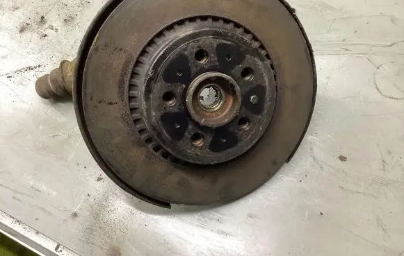 Rear wheel hub