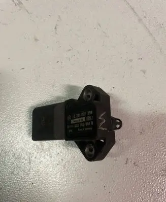 Volkswagen Golf V Air pressure sensor 0281002399 08033AD8 038906051B