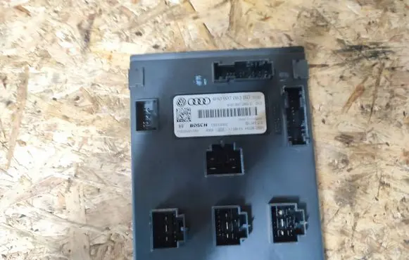 Volkswagen Touareg II Light module LCM 4H0907063BD 15012002 4H0907063D