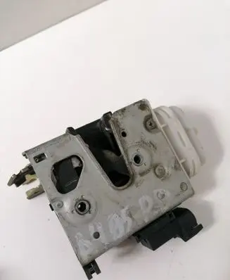 Audi A4 S4 B5 8D Front door lock 4D1837016D