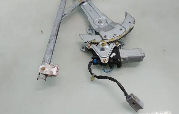 Honda HR-V Front door window regulator with motor