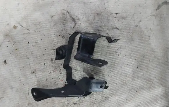 Ford Galaxy Power steering pump mounting bracket 6G913K738Ac C6S4B 1000085009020