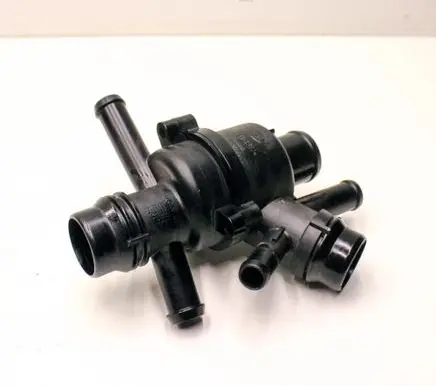 Land Rover Range Rover Velar Thermostat housing AH228K515AA