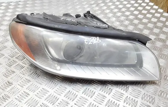 Volvo V70 Headlight/headlamp 31214171