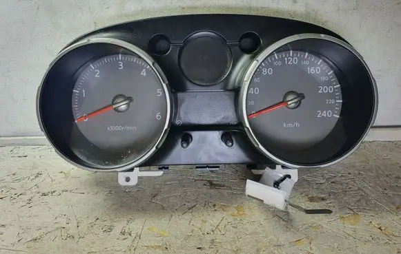 Nissan Qashqai Speedometer (instrument cluster) 17YH6Q3 JD50E