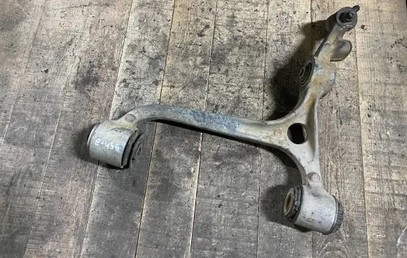 Mercedes-Benz E W211 Front control arm A2113332402 2113332402