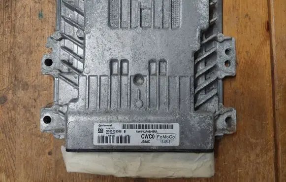 Ford C-MAX II Engine control unit/module AV6112A650BNA S180133056B SID807EVC
