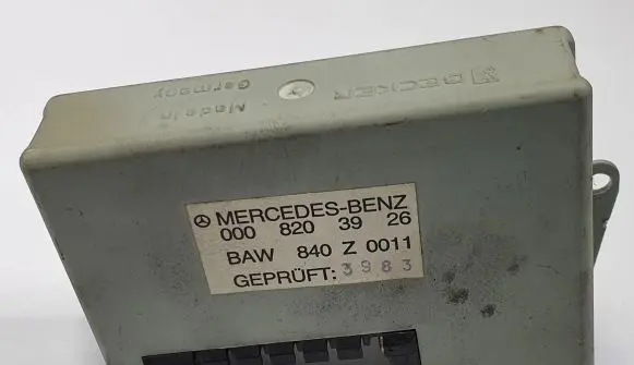 Mercedes-Benz S W126 Alarm control unit/module 0008203926