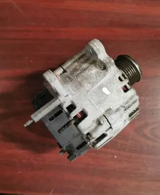 Volkswagen PASSAT B7 Generator/alternator 03L903023B 310032943 2608426A