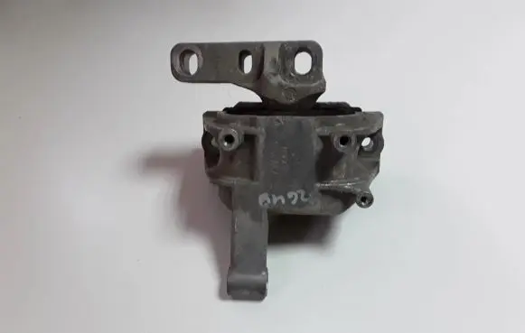 Audi Q3 8U Engine mount bracket 5N0199262F