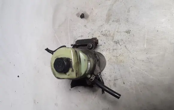 Ford Focus Power steering pump 4M513K514BF