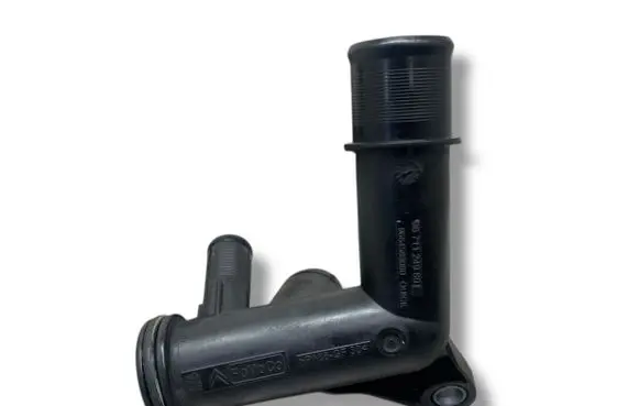 Engine coolant pipe/hose