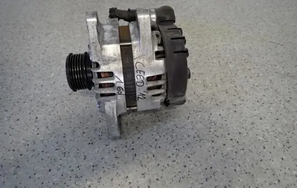 KIA Ceed Generator/alternator 373002A850