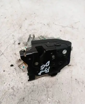 Audi A4 S4 B8 8K Rear door lock 8K0839016C 104S