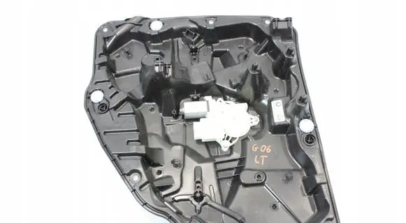 Rear window lifting mechanism without motor