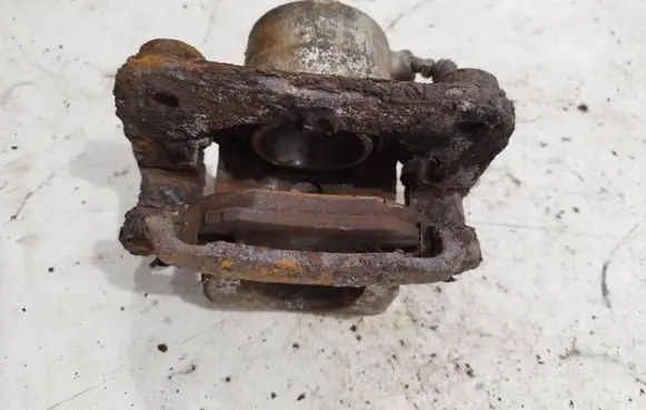 Suzuki Grand Vitara I Front brake caliper