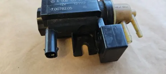 Mercedes-Benz GL X166 Turbo solenoid valve A0081535428 0081535428