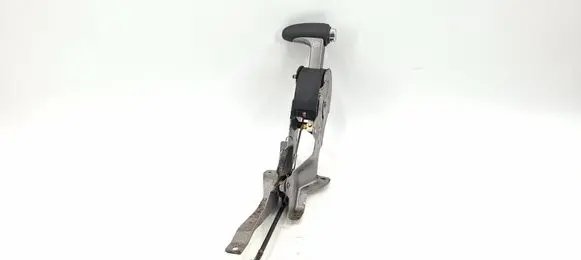 Honda CR-V Hand brake release handle